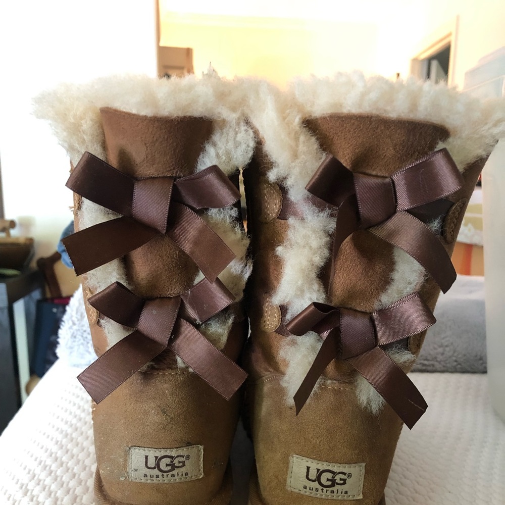 UGG BOOTS WITH BOWS
